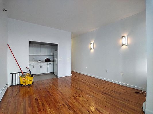 4th image of 132 W 112th St #1F