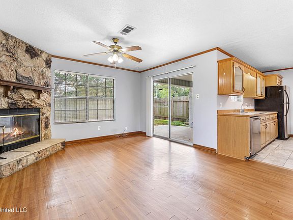 4th image of 45 Fleetwood Dr