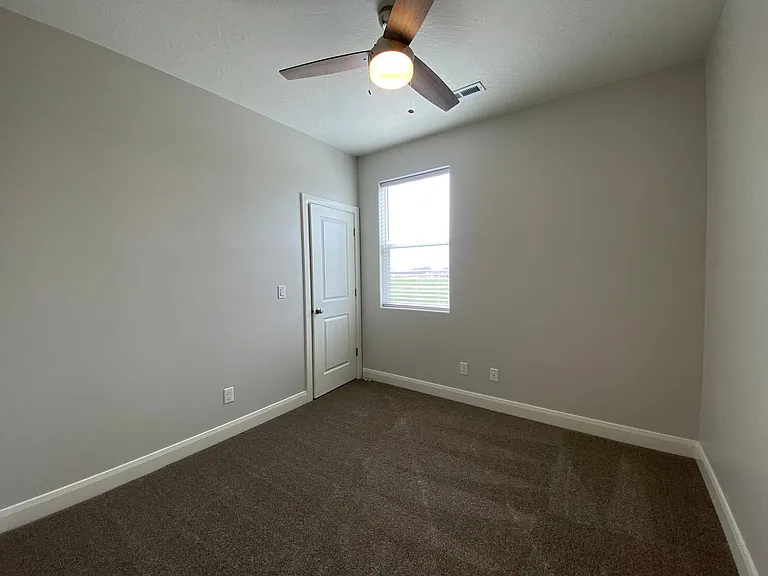 4381 S 1200 W — Photo 22