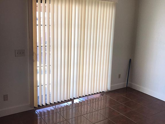 3rd image of 1605 W Ventura Dr
