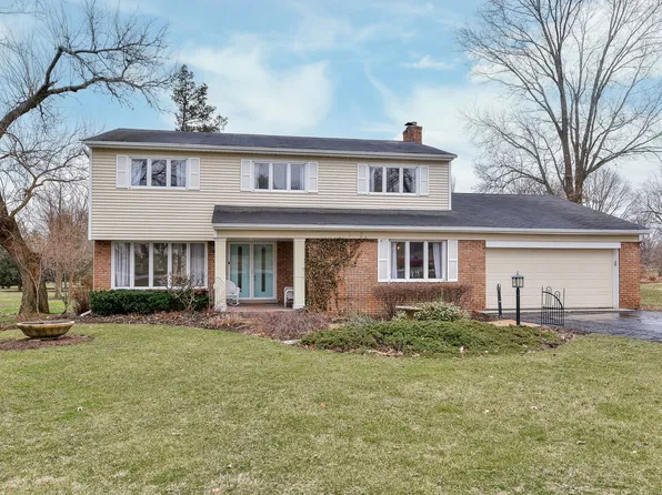 27W701 Swan Lake Dr, Wheaton, IL 60189