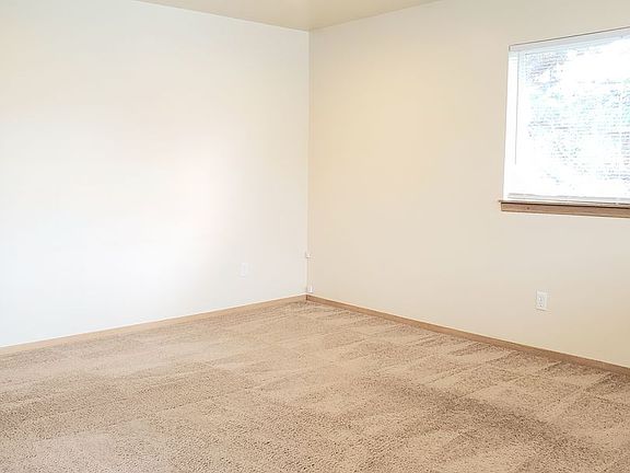 3rd image of 603 Eastmont Ave APT A