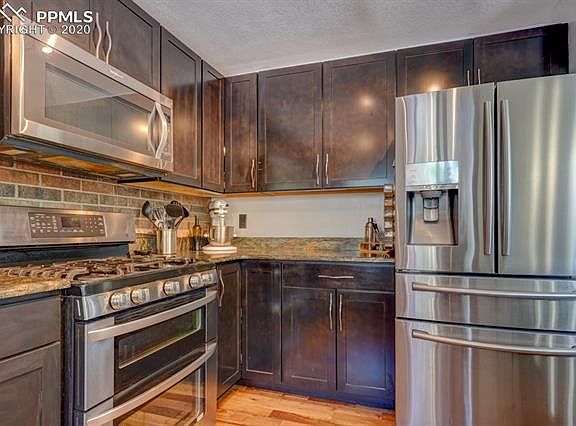 4th image of 690 Lake Woodmoor Dr