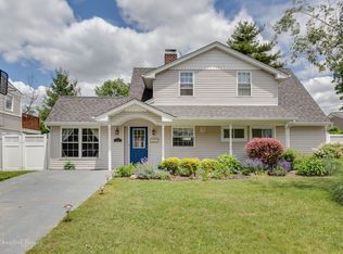 193 Willowood Dr, Wantagh, NY 11793