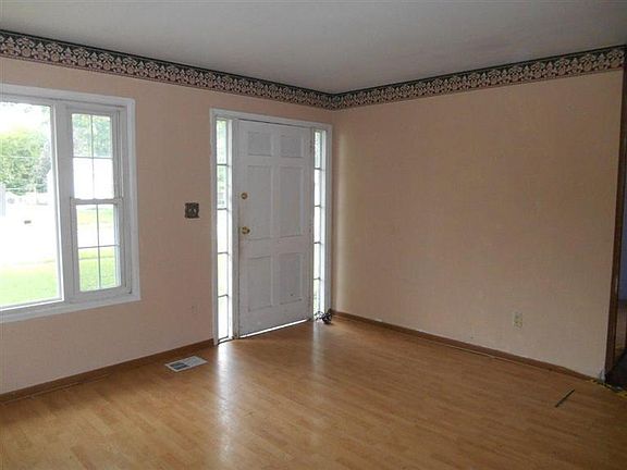 3rd image of 504 Martha Dr