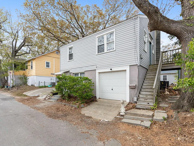 318 34th 1/2 St #A — Photo 3