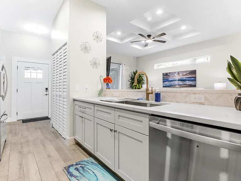 2047 Roselawn St #2047 — Photo 3