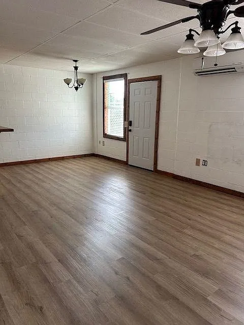 2 bed, 1.0 bath, 1102 sqft, $1,850 — Photo 2