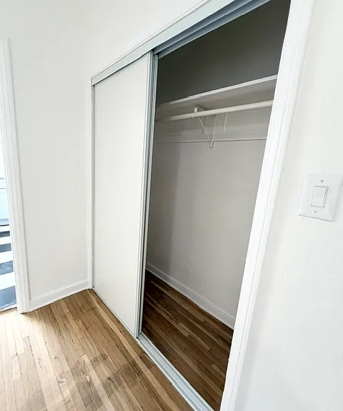 5916 1/2 Willoughby Ave — Photo 5