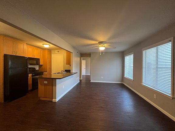 5th image of 4559 1/2 Avenue A #204