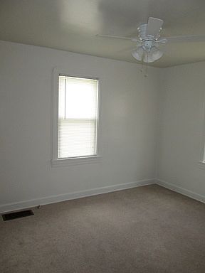 4th image of 104 Laurel St
