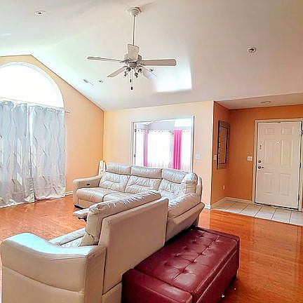 5th image of 3004 Hamlet Cir