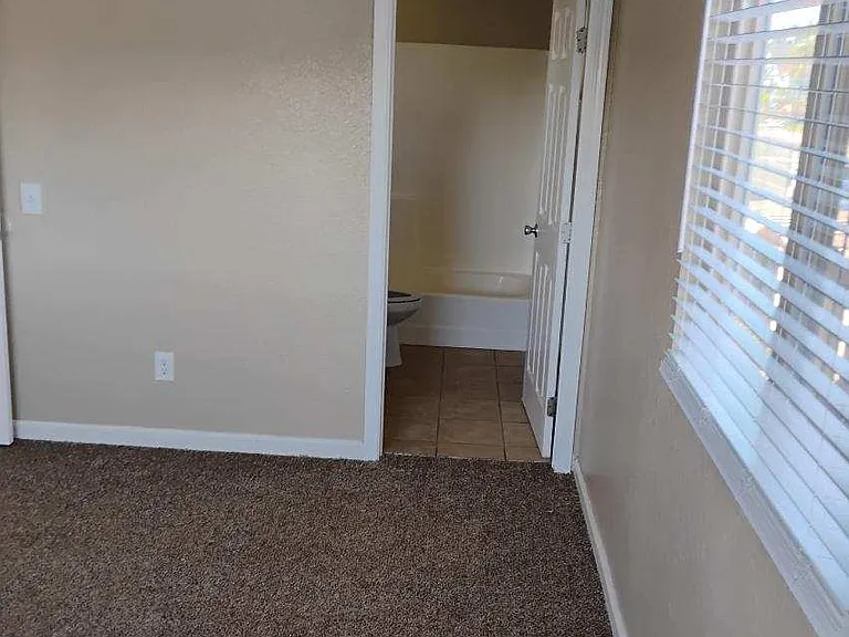 2743 B St #14 — Photo 7