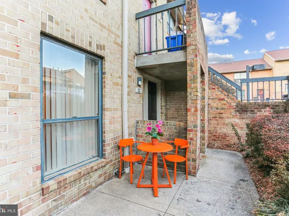 22 Dudley Ct, Bethesda, MD 20814
