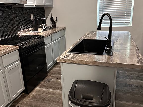 3rd image of 515 Vance St