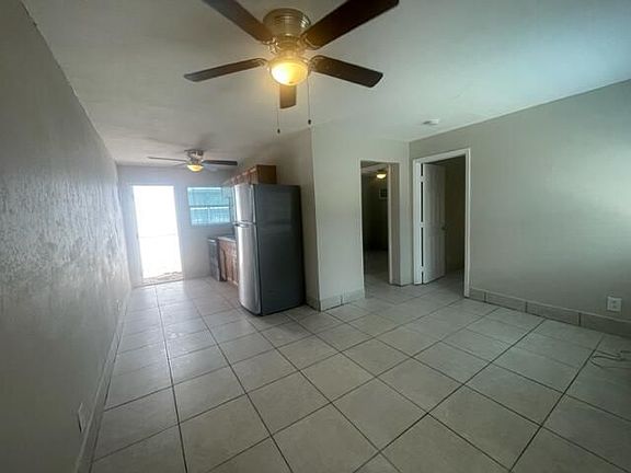 4th image of 725 21st St APT 3