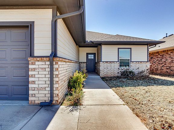 3rd image of 2224 Fallview Dr