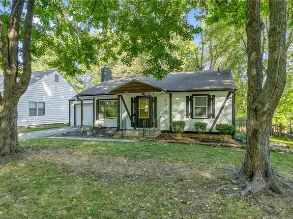 8819 Sleepy Hollow Rd, Kansas City, MO 64114