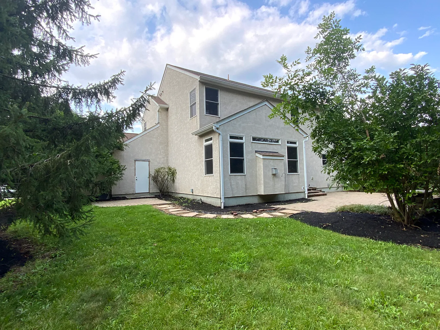 4 bed, 3447 sqft, $3,695 — Photo 3