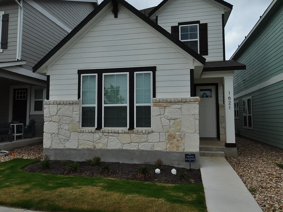 1621 Bella Dr #82