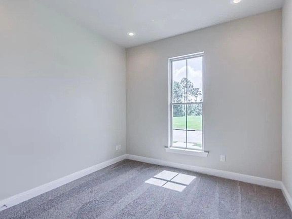 5th image of 5834 Lakeview Ln