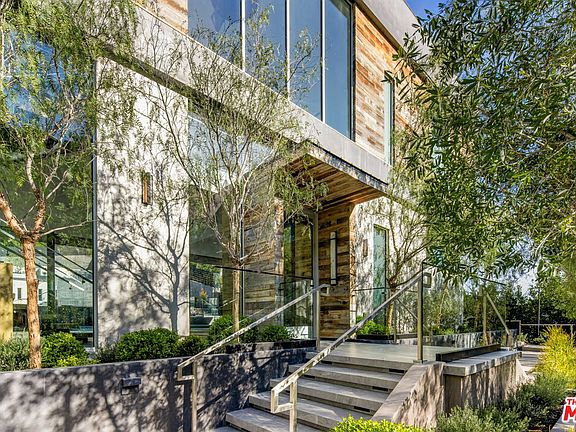 2nd image of 1116 Chantilly Rd