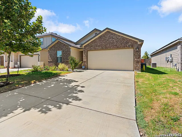 4 bed, 2.0 bath, 1724 sqft, $2,300 — Photo 1