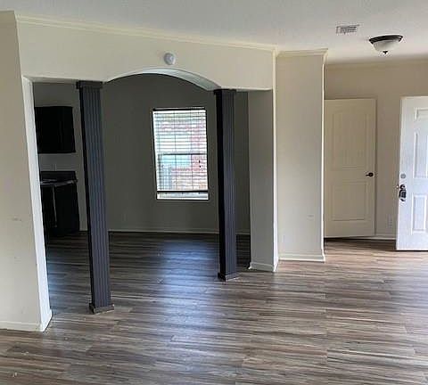 3rd image of 1829 Russell Dr
