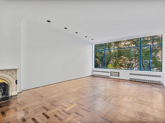 4th image of 23 E 92nd St
