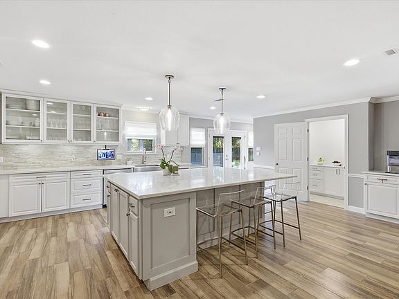 5th image of 5812 Quality Hill Rd