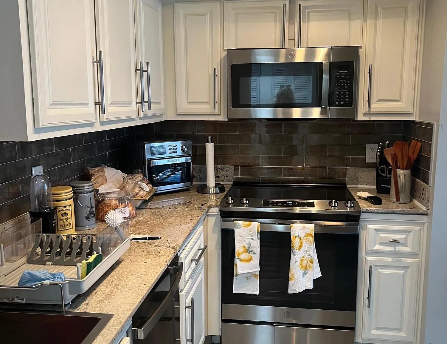 1 bed, 2.0 bath, 912 sqft, $2,100 — Photo 2