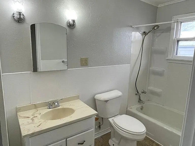 1021 Dilger Ave — Photo 14