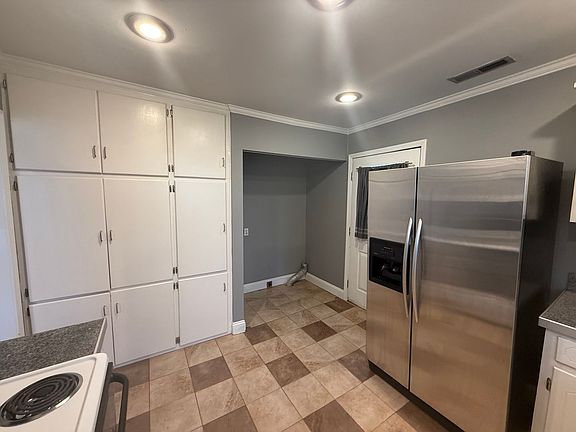 5th image of 108 A& B Scott Ave