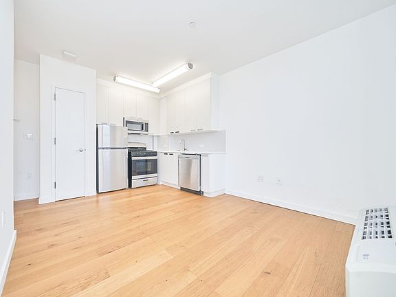 5th image of 2338 2nd Ave #6C
