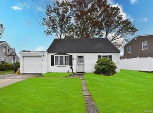 86 Cleveland Ave, Massapequa, NY 11758