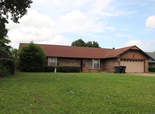 1914 Parkway Cir, Durant, OK 74701