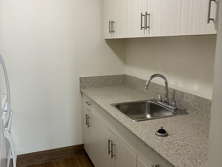 825 8th Ave SW #1 — Photo 3