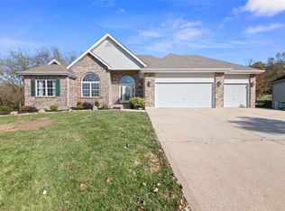 1025 Pleasant Meadow Dr, Lake Saint Louis, MO 63367