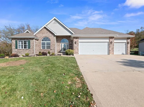 1025 Pleasant Meadow Dr, Lake Saint Louis, MO 63367
