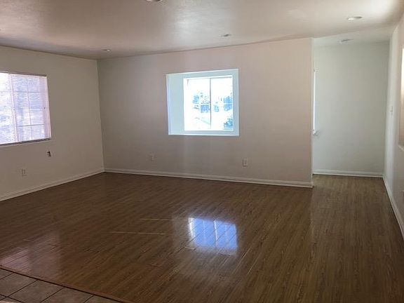 3rd image of 9715 Wilmington Ave