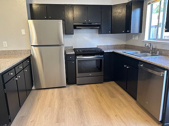 4th image of 350 Pleasant St APT 1