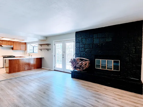 30846 Live Oak Dr, Running Springs, CA 92382