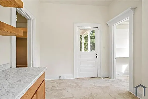 806 Vance St N — Photo 9