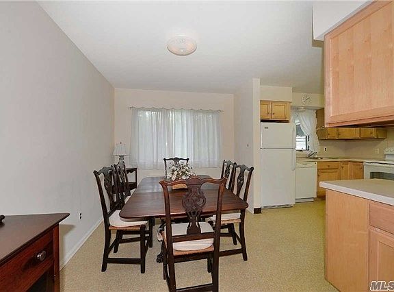 5th image of 18 Cliftwood Dr