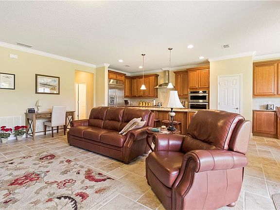 4th image of 208 Granada Ln