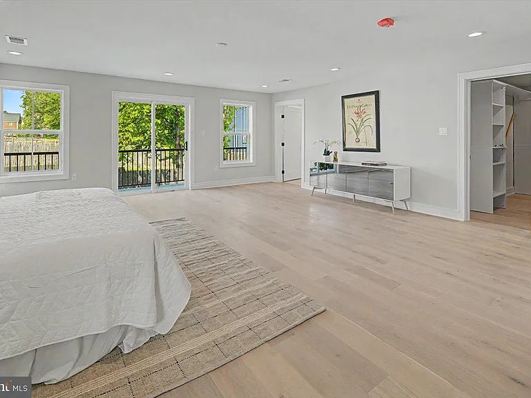 2902 Vista St NE — Photo 45