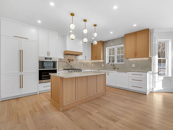 2nd image of 24 Sanders Ln