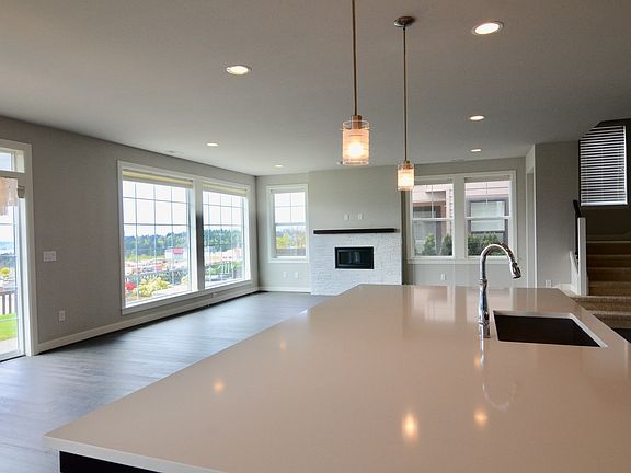 3rd image of 1245 Pine Crest Cir NE