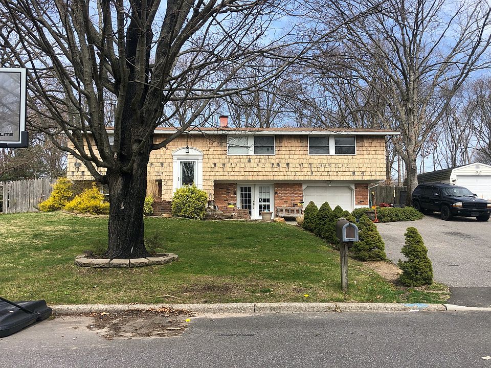 1st image of 27 Fairway Dr