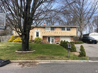 27 Fairway Dr, Port Jefferson Station, NY 11776